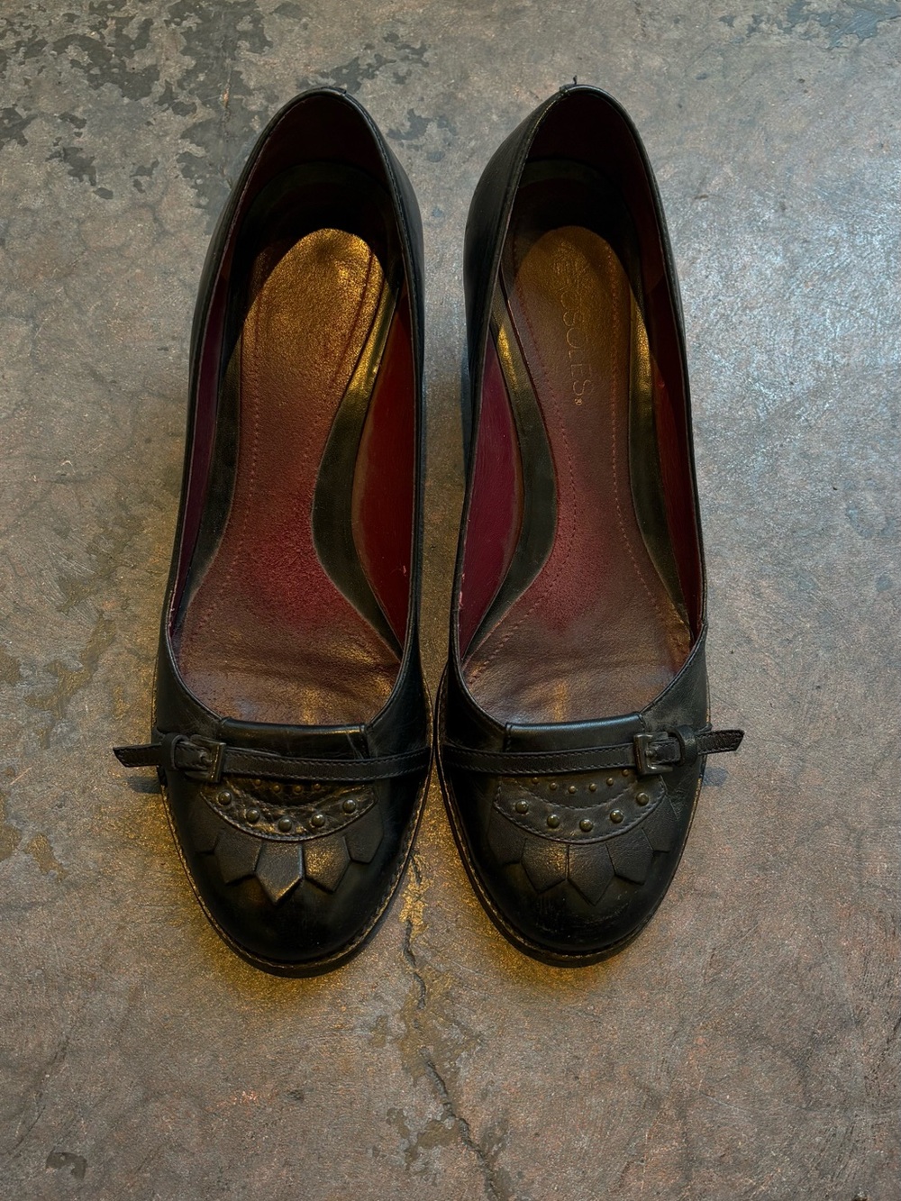 Black Leather Women's Pumps with Decorative Toe